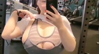 Youyoulama with fitness outfit
